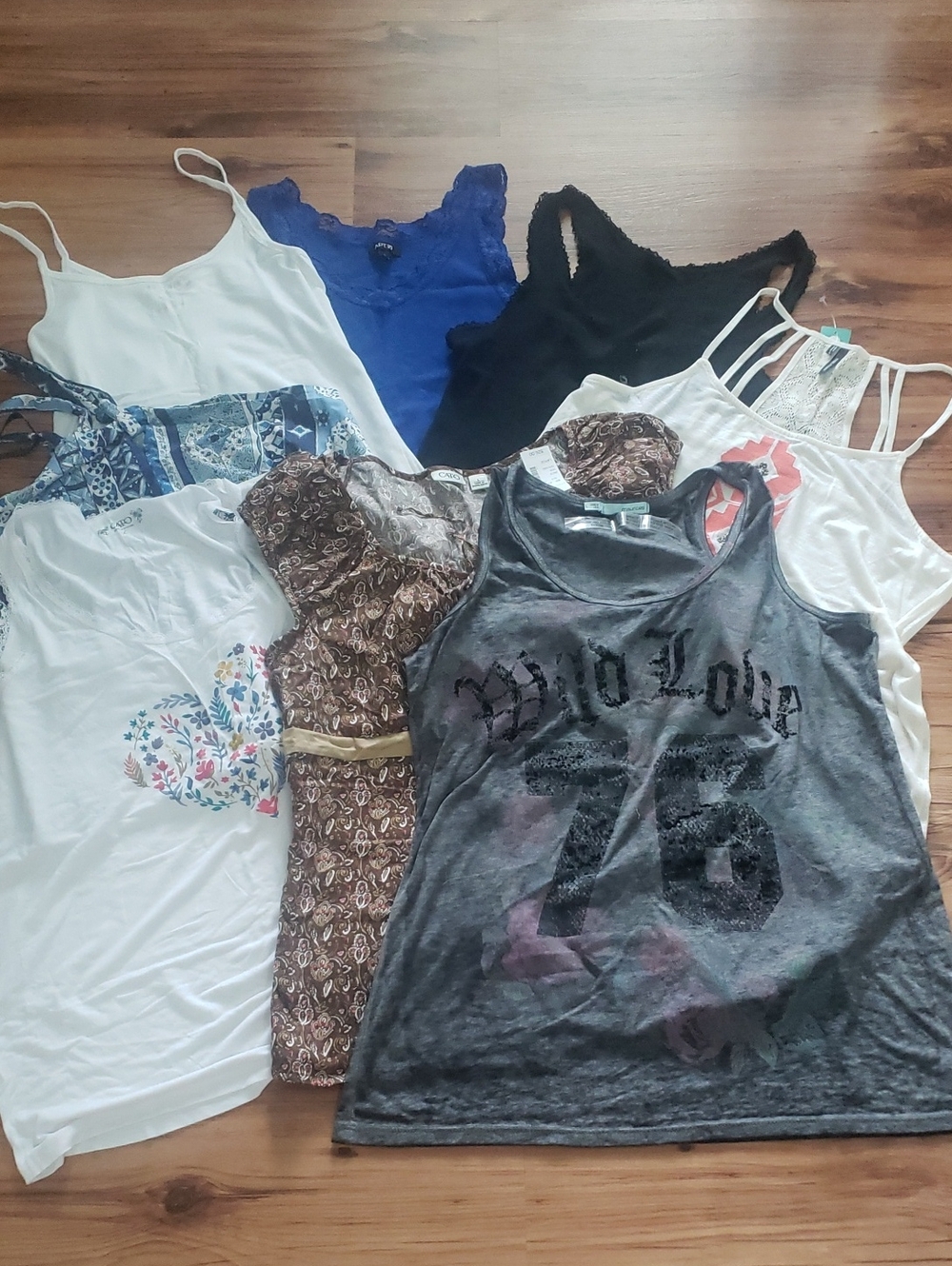 Lot of 8 Women's Tank &summer tops - Large